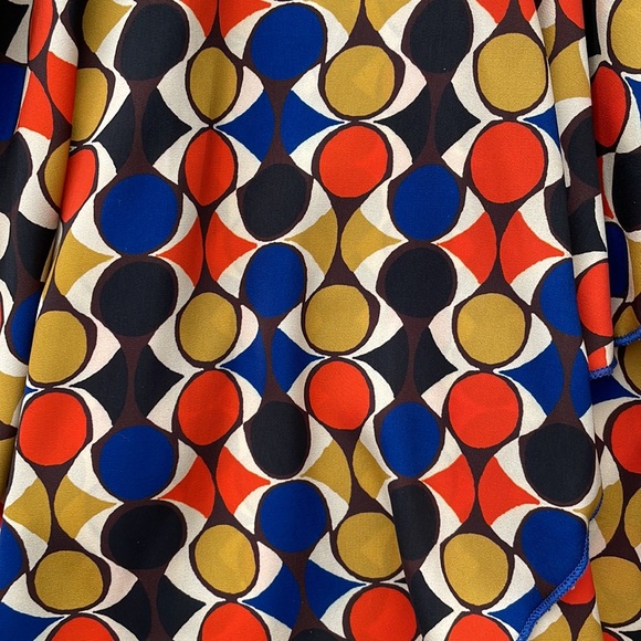 Souvenir Retro Print Double Tiered Dress with Ruffled Cuffs. - Picture 4 of 13